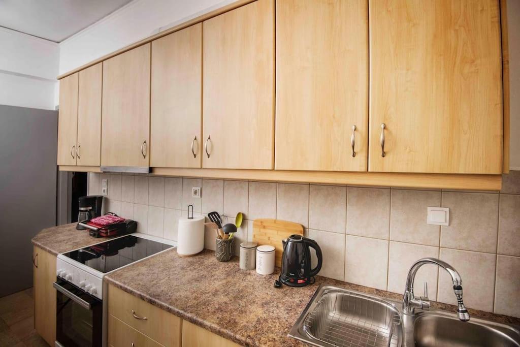 Lovely,Central, Spacious 2-Bedrooms Apartment Пирей Экстерьер фото